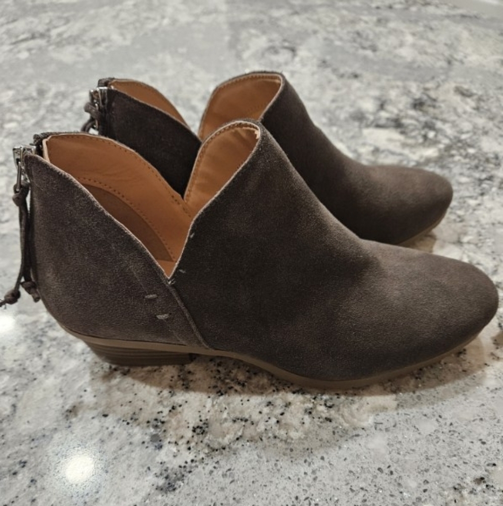 Kenneth Cole Reaction Gray Suede Ankle Boots